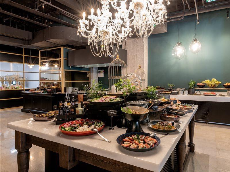 Hotel Skylark, Aluma &