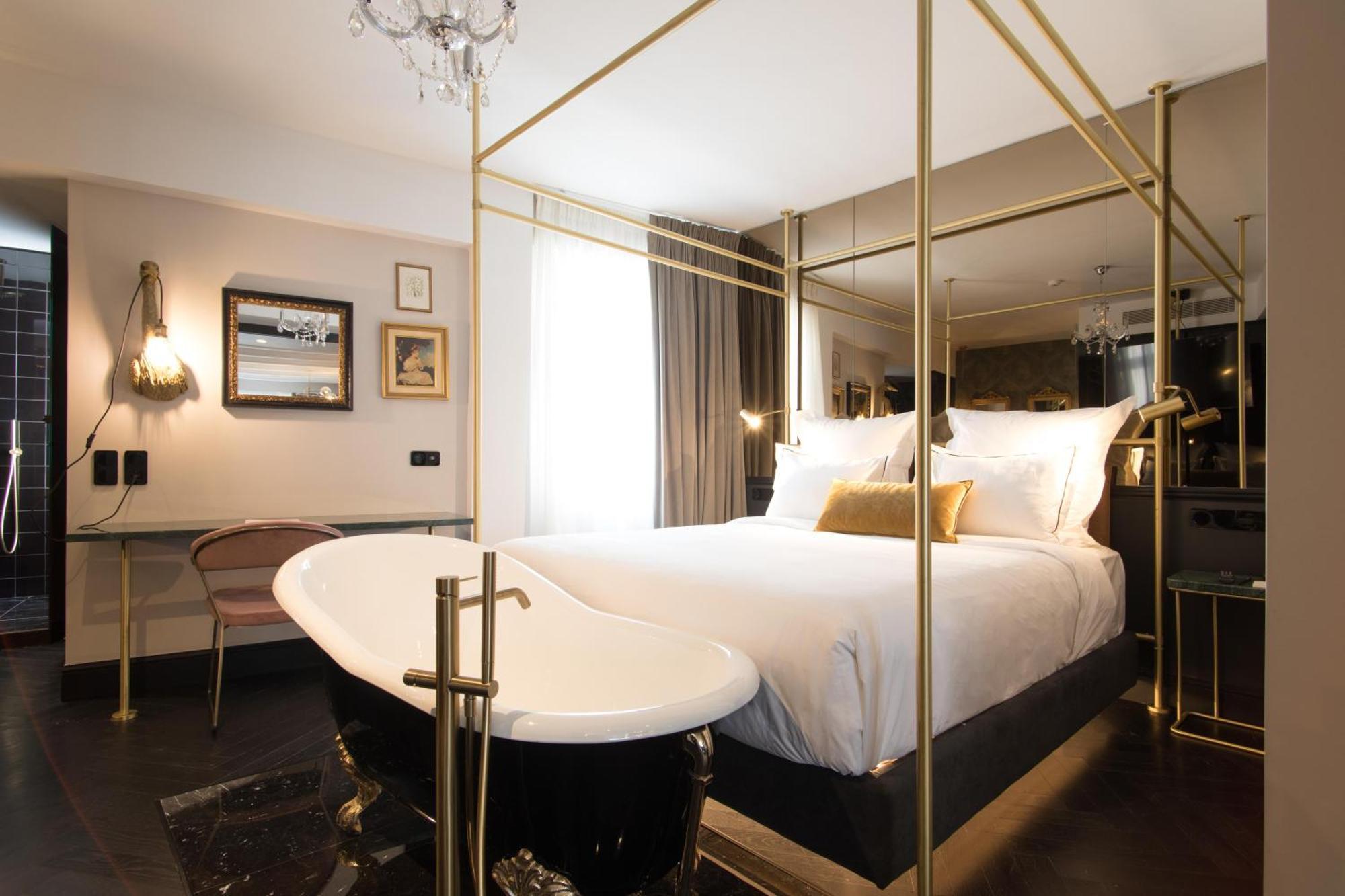 Hotel Skylark, Aluma &