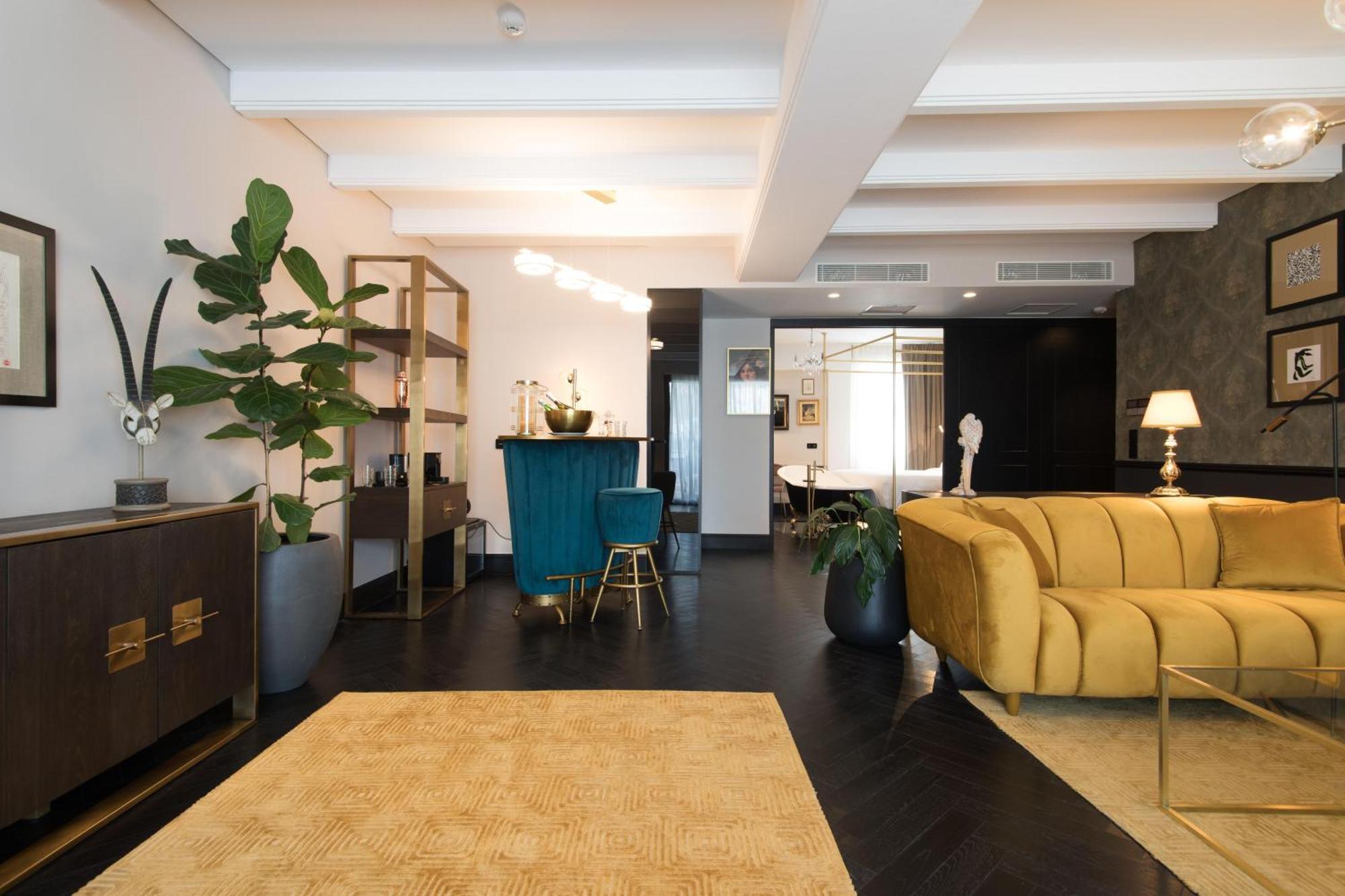 Skylark, Aluma & Hotel 4*