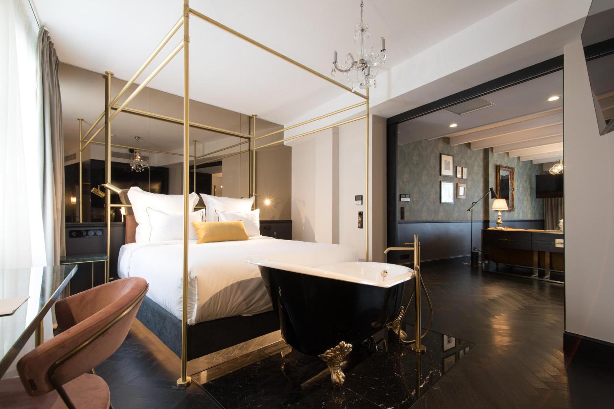 Hotel Skylark, Aluma & Atenas