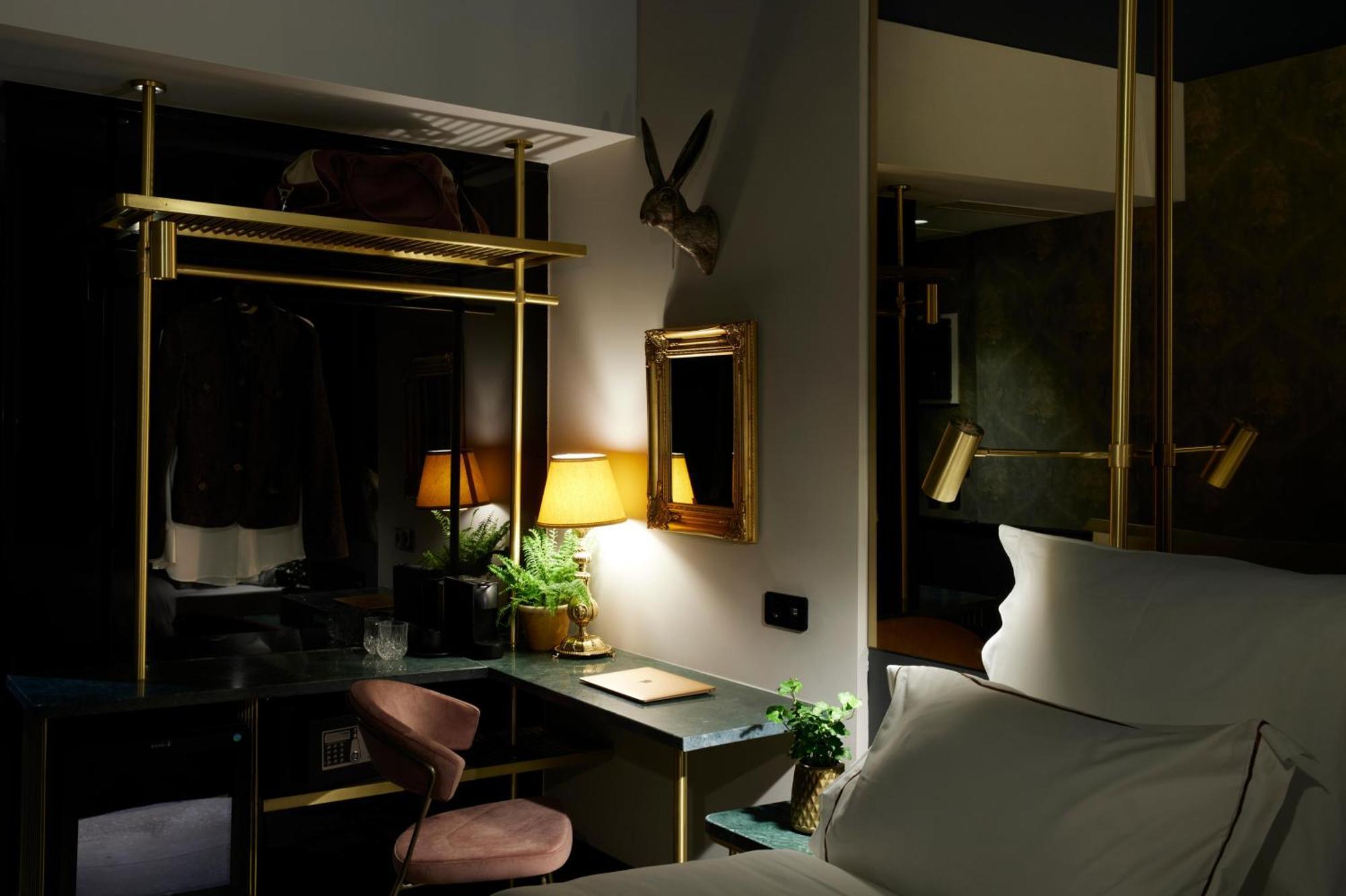 Hotel Skylark, Aluma & Atenas