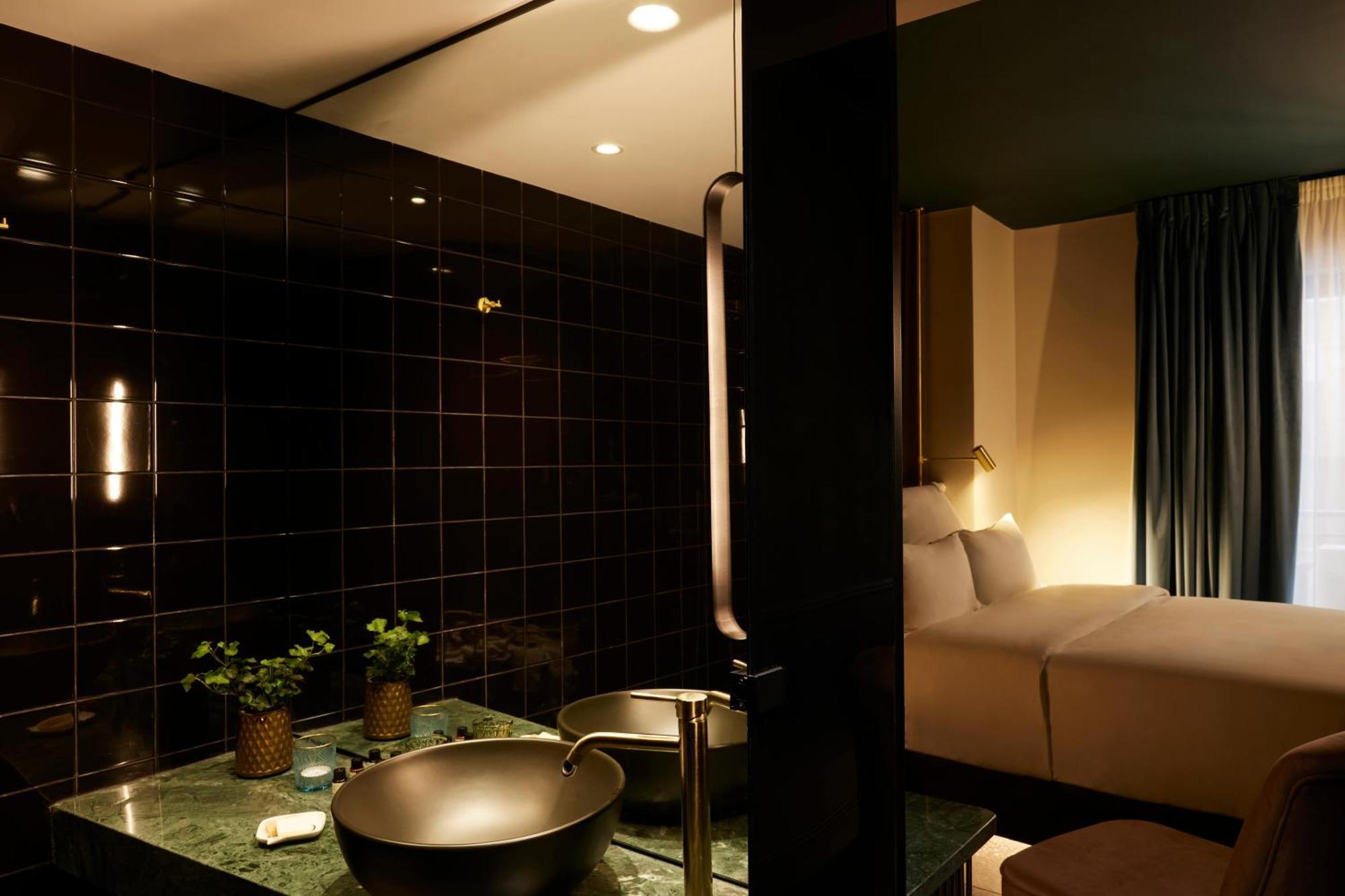 Hotel Skylark, Aluma & 4*
