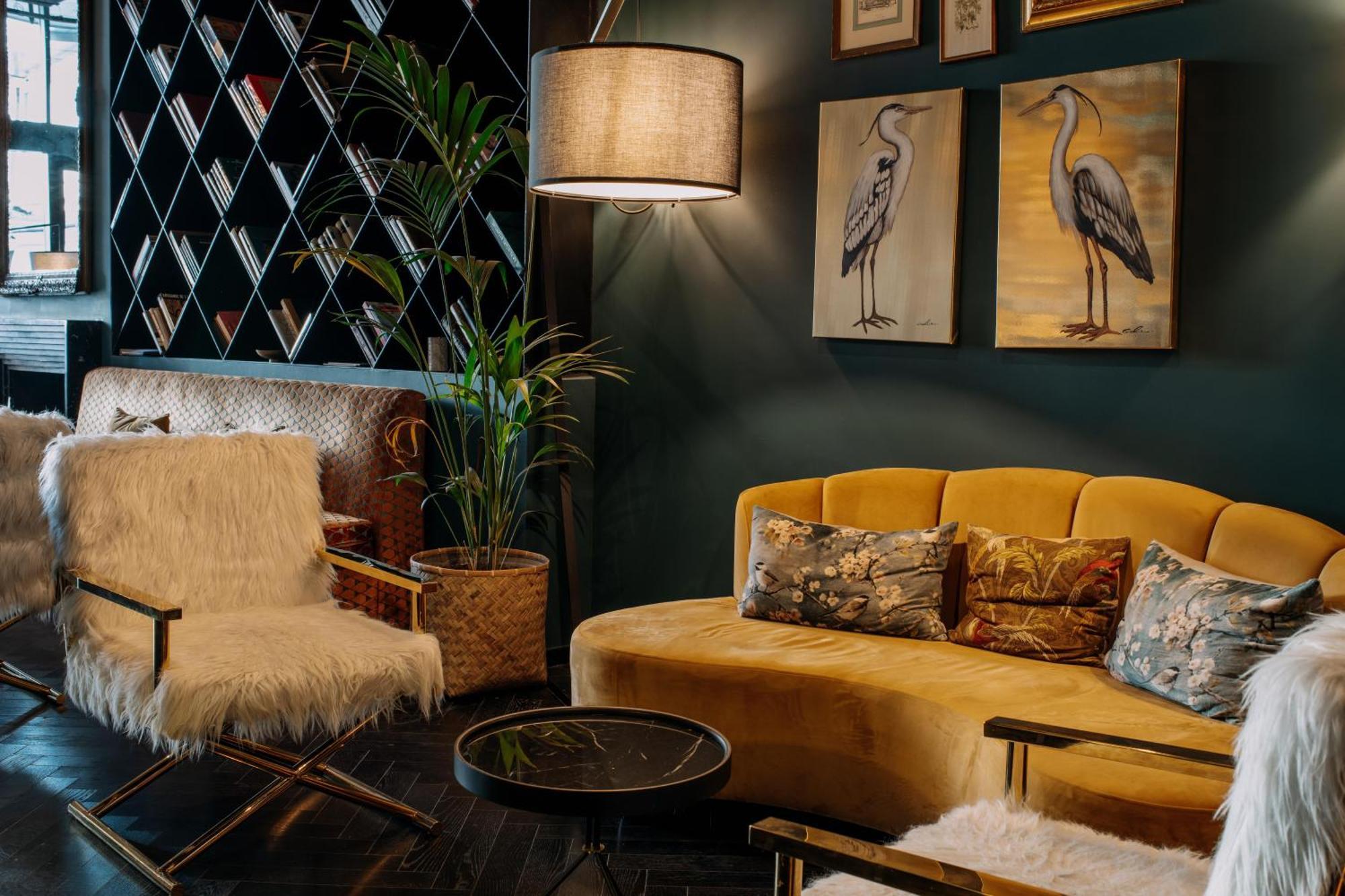 Hotel Skylark, Aluma & Atenas