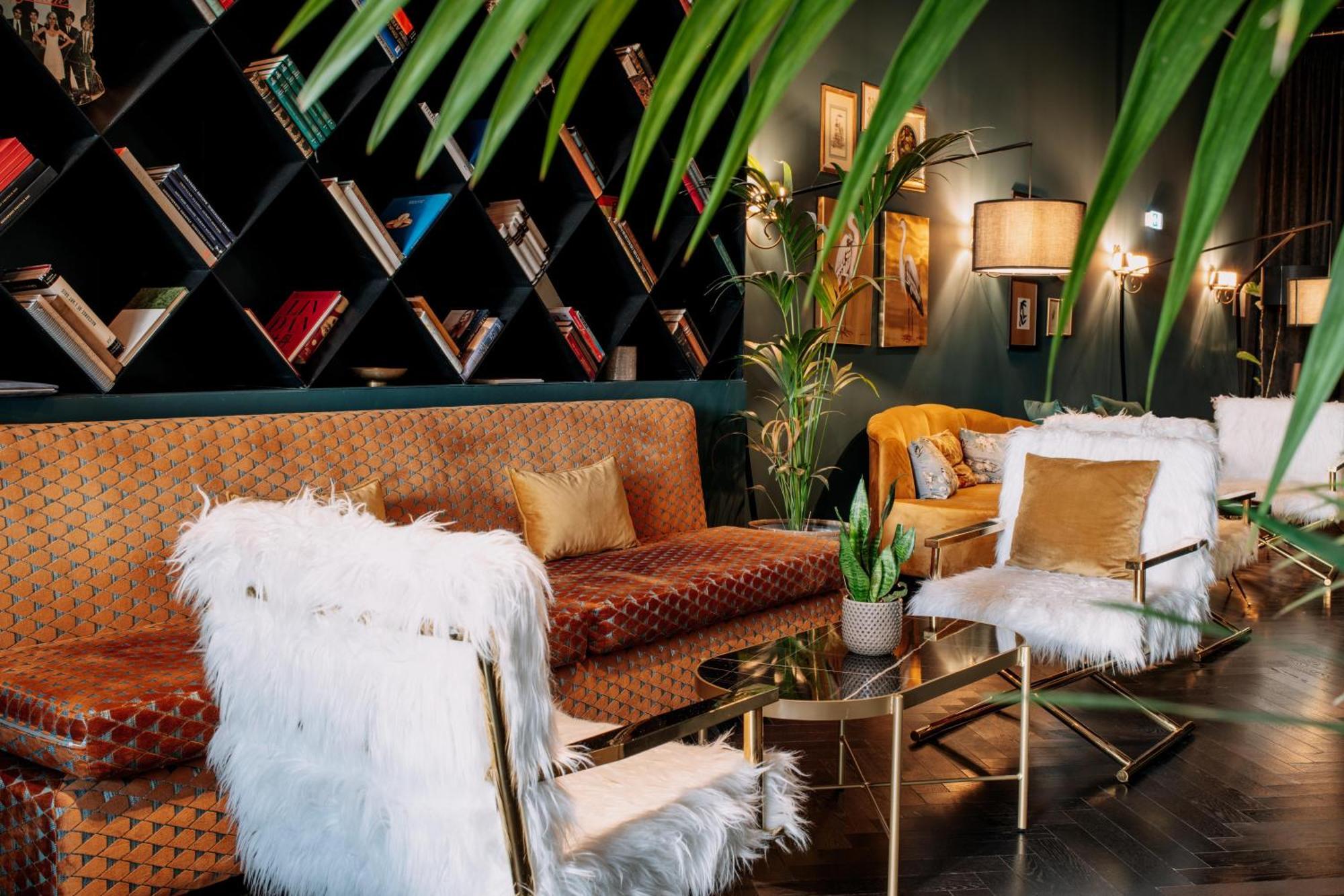 Hotel Skylark, Aluma & Atenas